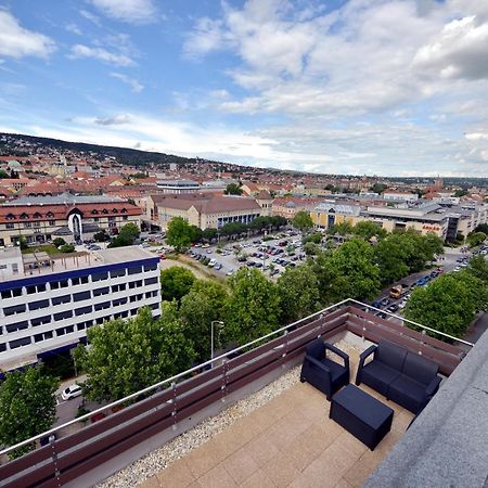 Panorama City Apartman Печ Екстериор снимка