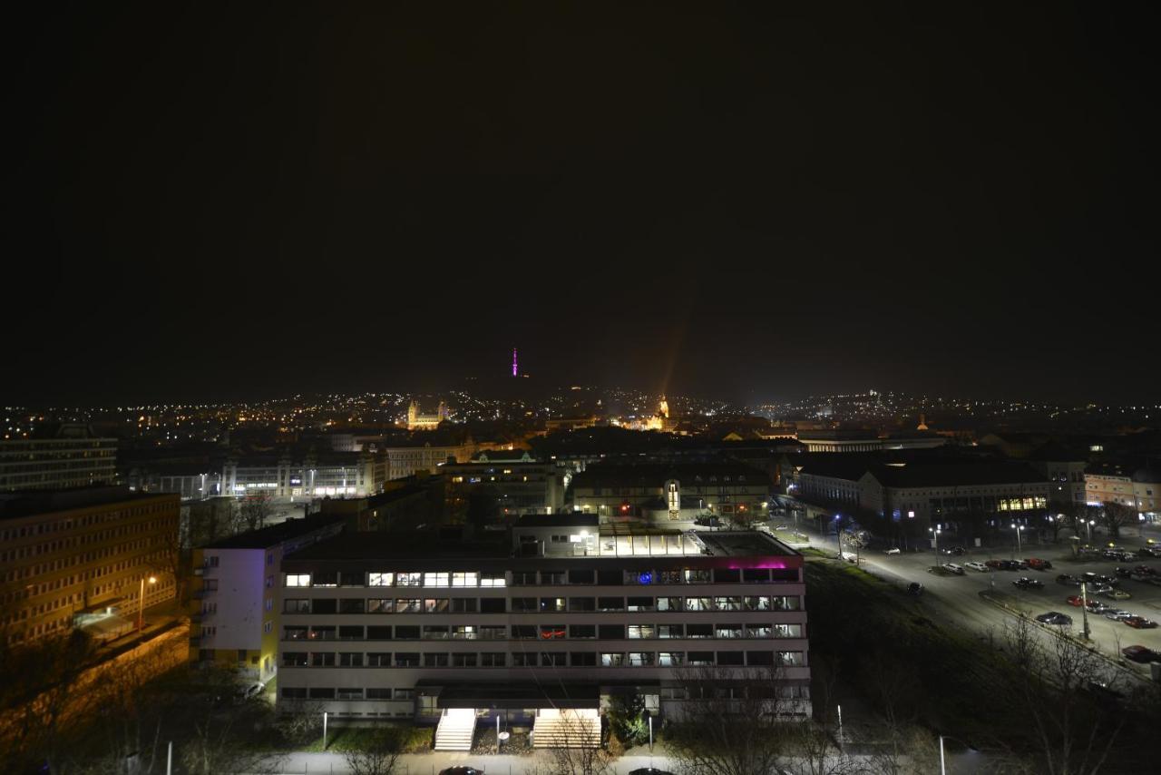 Panorama City Apartman Печ Екстериор снимка
