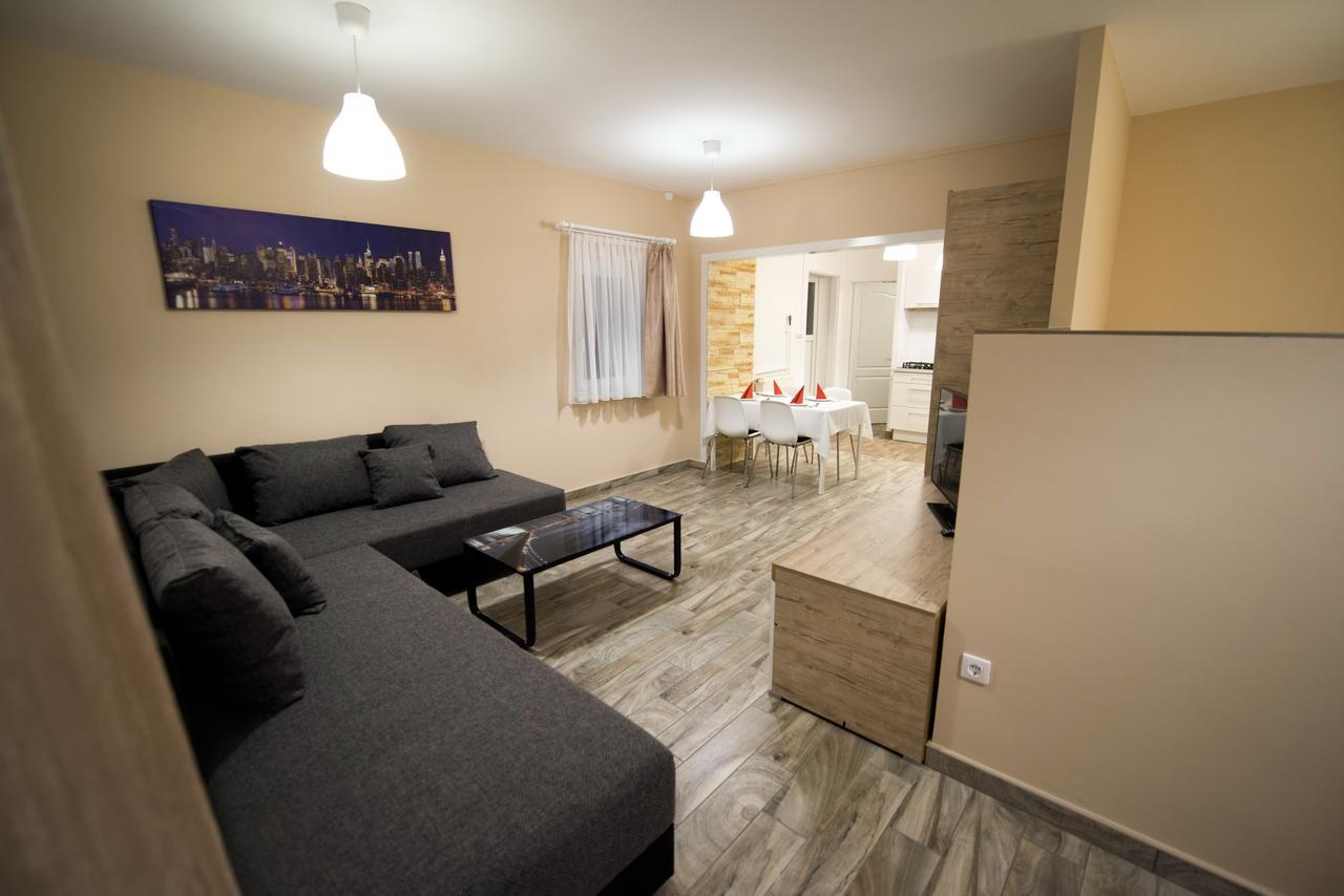Panorama City Apartman Печ Екстериор снимка