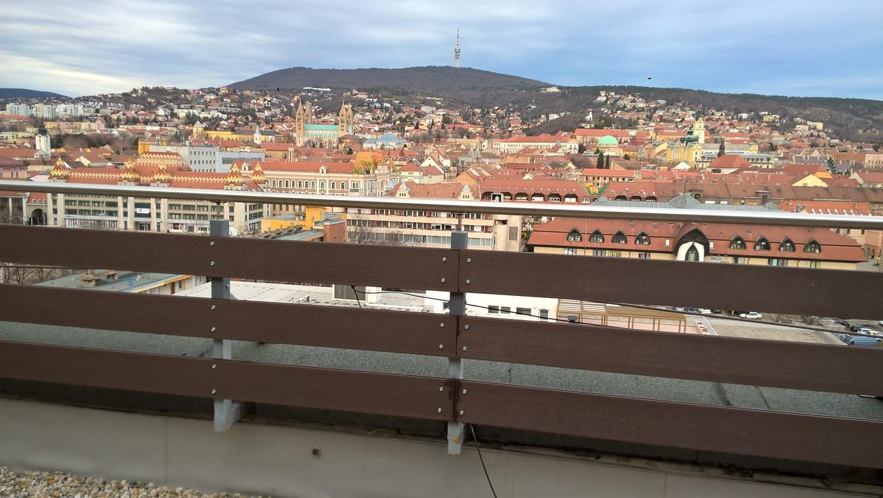 Panorama City Apartman Печ Екстериор снимка