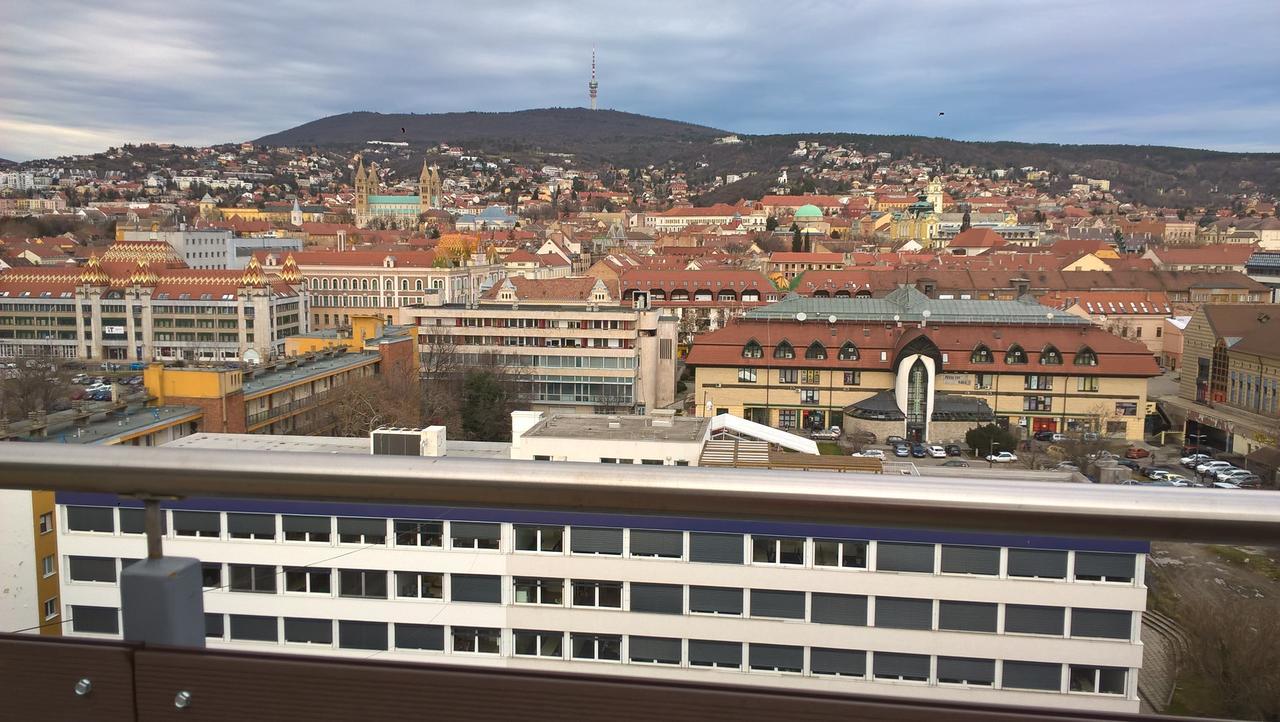 Panorama City Apartman Печ Екстериор снимка