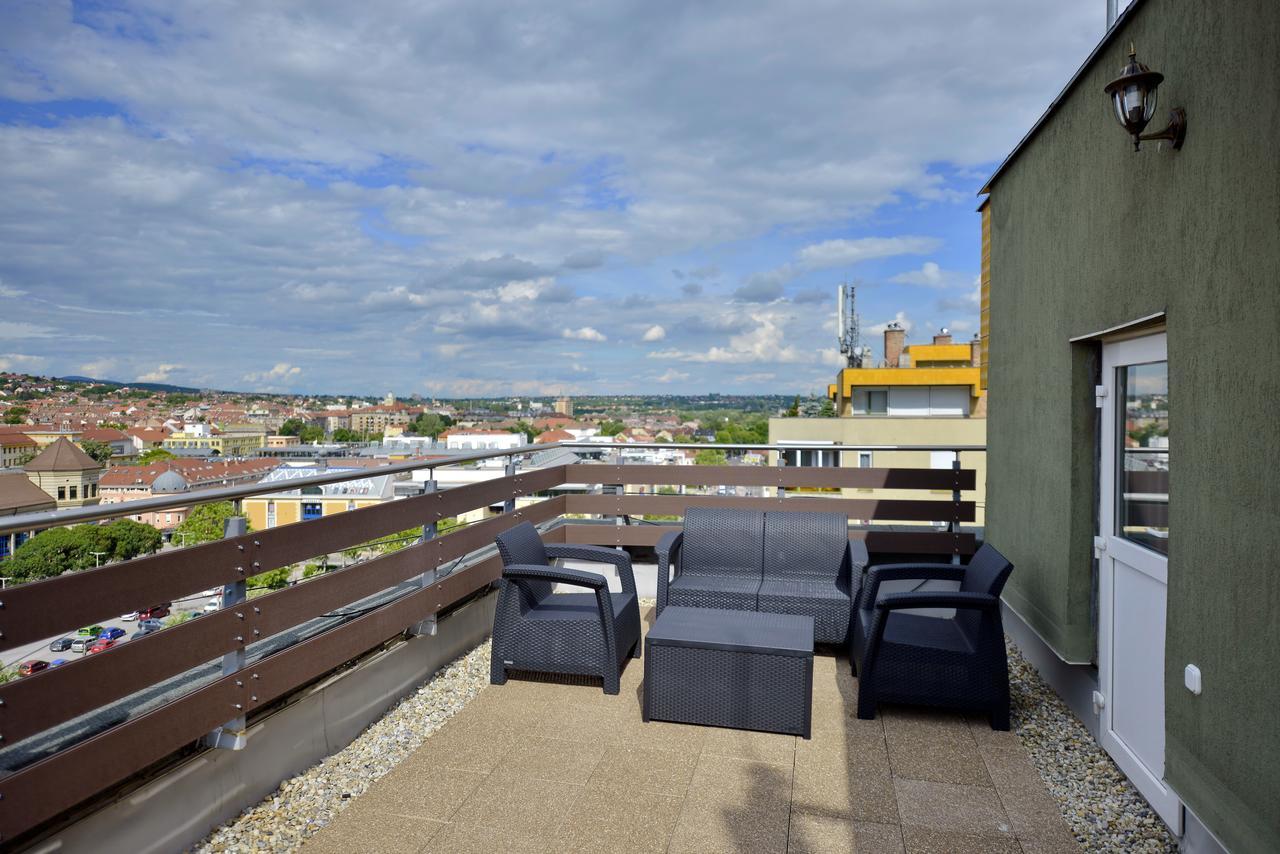 Panorama City Apartman Печ Екстериор снимка