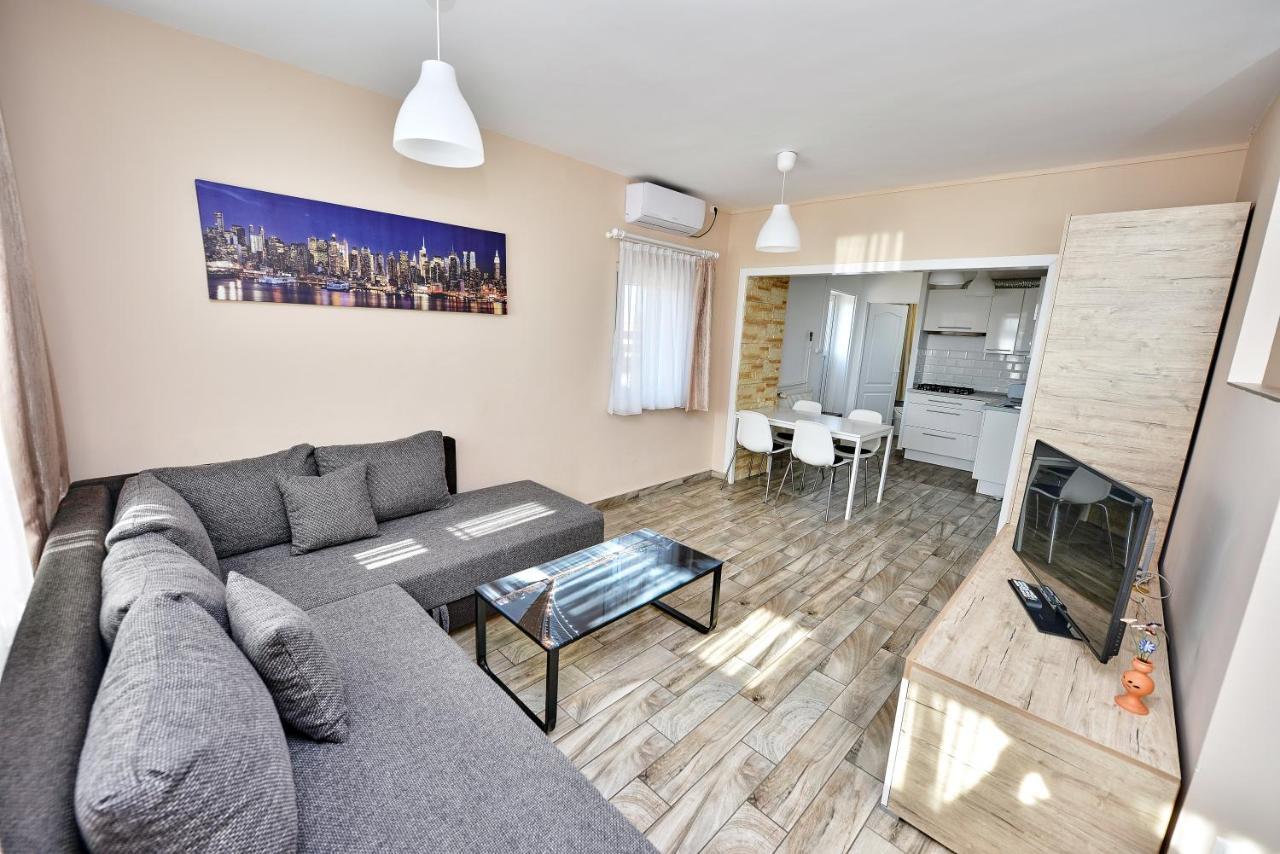 Panorama City Apartman Печ Екстериор снимка