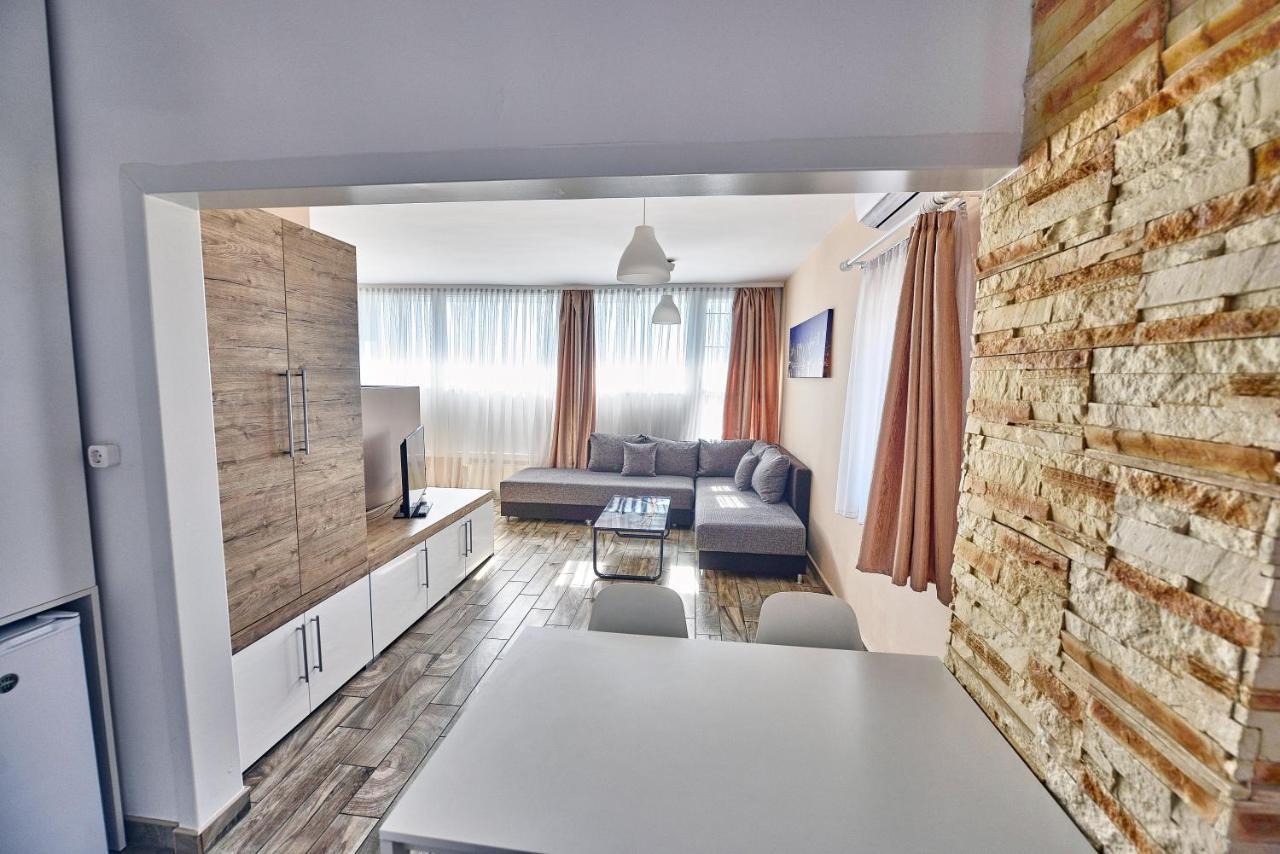Panorama City Apartman Печ Екстериор снимка