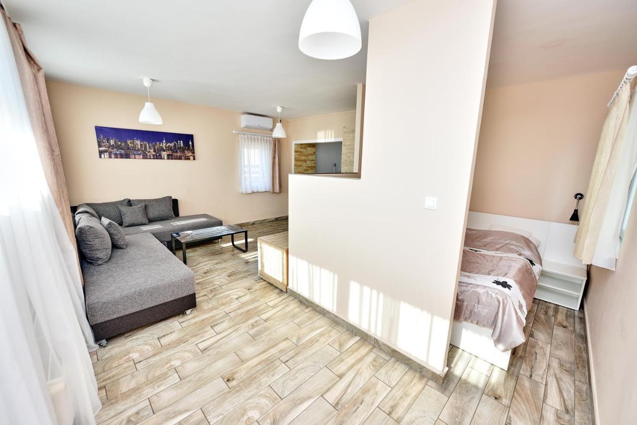 Panorama City Apartman Печ Екстериор снимка
