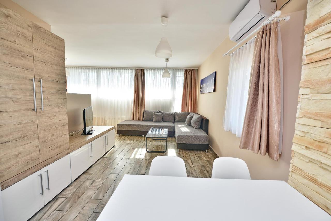 Panorama City Apartman Печ Екстериор снимка